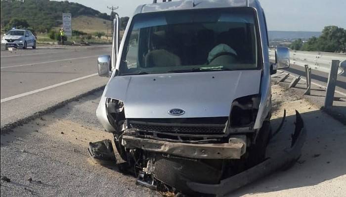  Ezine'de trafik kazası: 2 yaralı