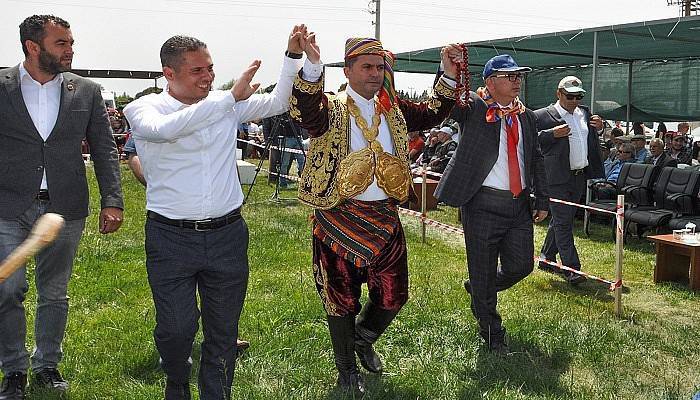 AK Parti yönetimi yağlı güreşleri seyretti