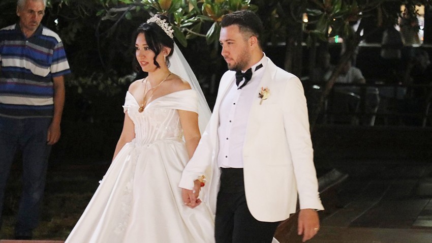 AK Parti İl Teşkilatından Ceren Ve Mert Çiftine Nikah Tebriği