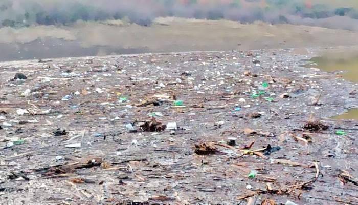 Eriyen karlar Bayramiç Barajı'nda tehlike yarattı