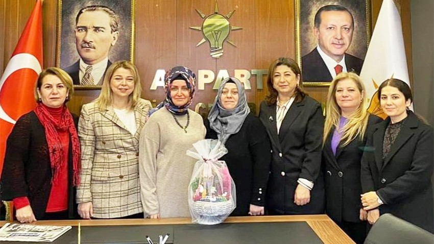 Lapseki AK Partide yeni kadın kolları başkanı Neşe Aygün