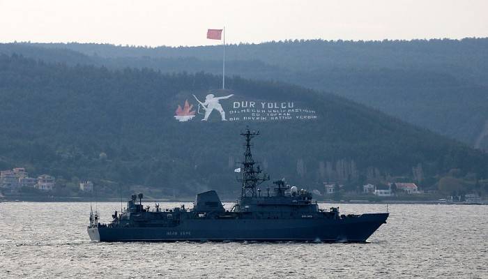 Rus keşif gemisi 'Ivan Khurs' Çanakkale Boğazı'ndan geçti (VİDEO)