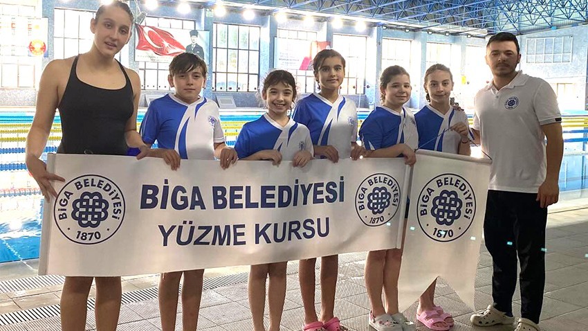 Biga Belediyesi Yüzme Kursu öğrencileri barajları aştı