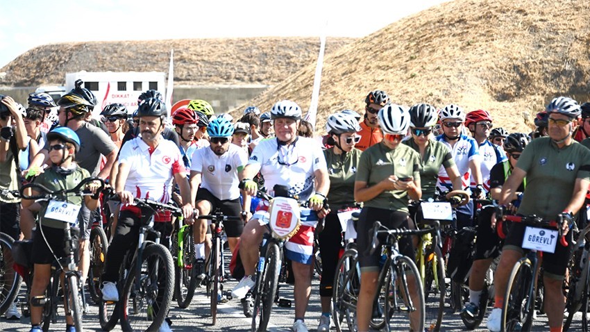 Şehitlere Saygı Bisiklet Sürüşü'nde 750 bisikletçi bir araya geldi (videolu)
