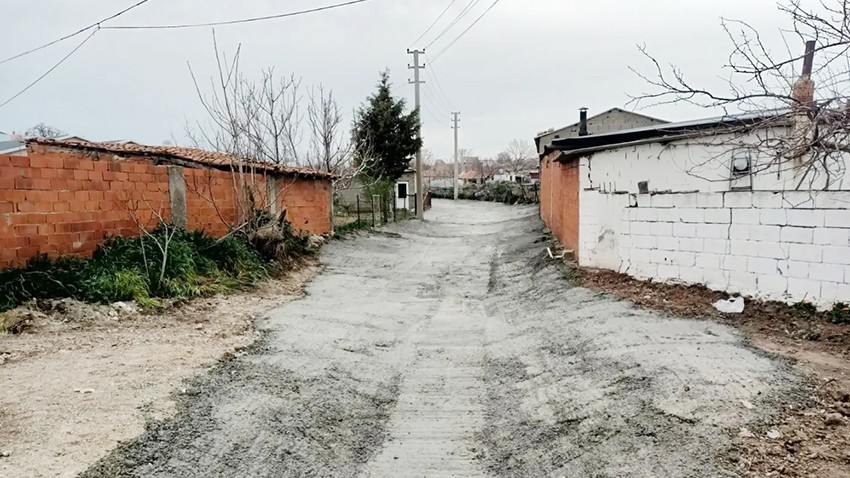 Köylerde beton yol yapımları sürüyor