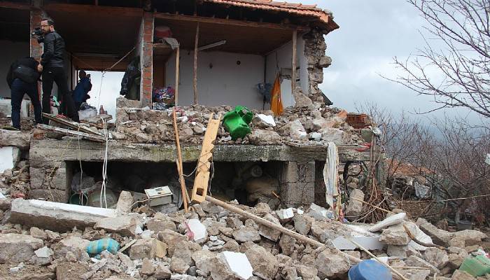 Çanakkale'de deprem 5 köyde hasara neden oldu!