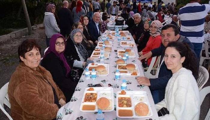 Lapseki Belediyesi'nin Sokak İftarları Devam Ediyor