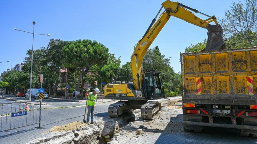 Stadyum Caddesi’nde İçme Suyu Hattı Yenileme Çalışmaları Sürüyor