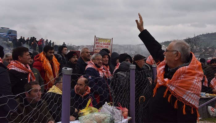 Başkan Gökhan deve güreşlerine katıldı