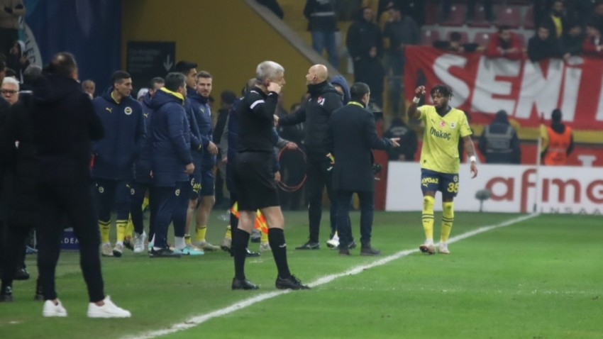 Fenerbahçe derbi öncesi 2 oyuncusunu kaybetti