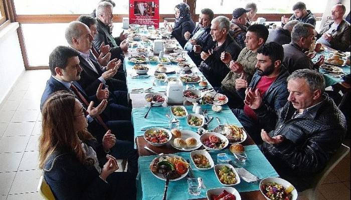  Kurtulmuş, şehit yakınlarıyla bir araya geldi