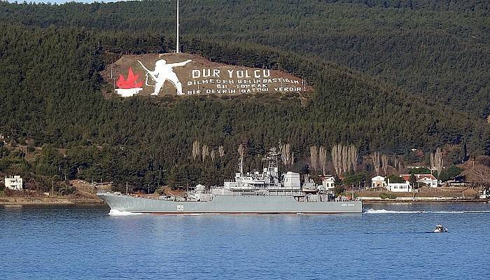 Rus savaş gemisi 'Caesar Kunikov' Çanakkale Boğazı'ndan geçti (VİDEO)