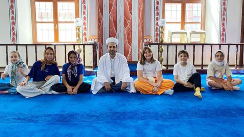 Öğrenciler Din Dersini Cami’de İşledi