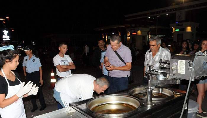 Çanakkale Belediyesi Zabıta ekipleri ile AK Partililer arasında lokma gerginliği yaşandı