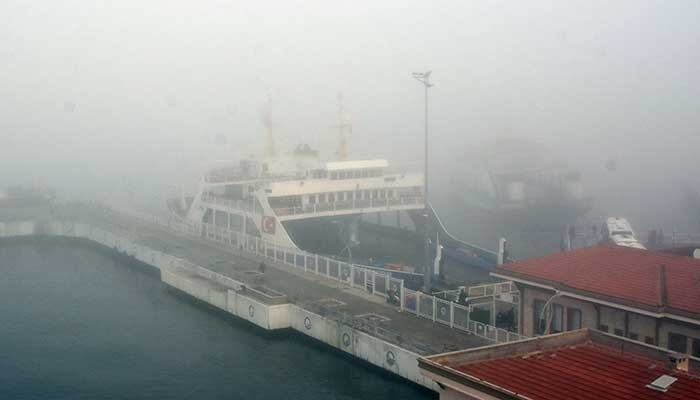 Çanakkale Boğazı'nda yoğun sis nedeniyle deniz ulaşımı durdu (VİDEO)