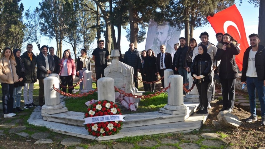  'Vatan şairi' Namık Kemal vefatının 135. yılında Çanakkale'de mezarı başında anıldı 