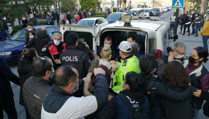 Boğaziçi Üniversitesi’ndeki olayları protesto etmek isteyen 9 kişi gözaltına alındı