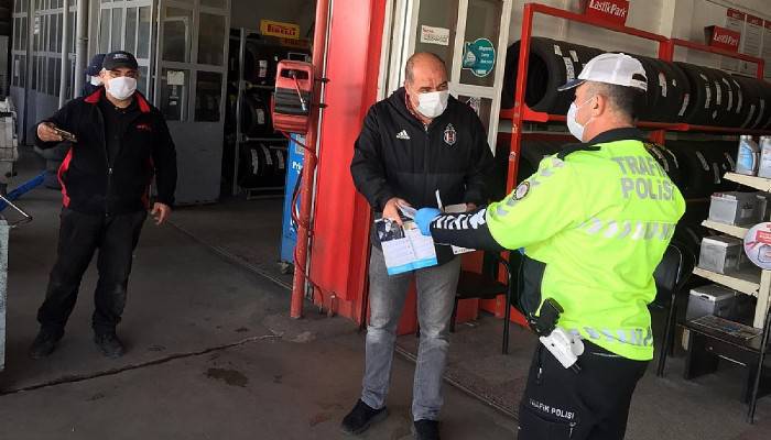 Çanakkale’de, polis ve jandarmadan esnafa maske