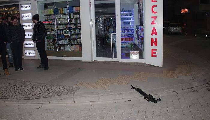 Yoldan geçen çocuklar yerde pompalı tüfek buldu