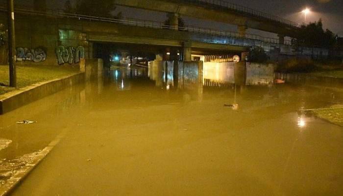 Sağanak yağış hayatı olumsuz etkiledi