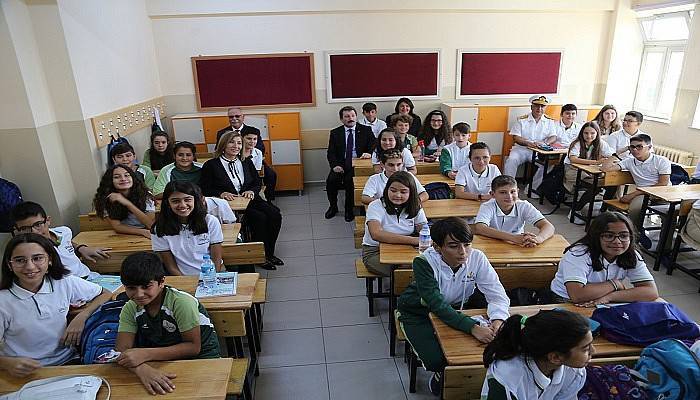 Çanakkale'de 77 bin öğrenci ders başı yaptı