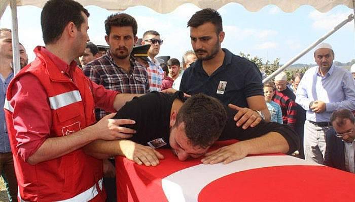 Şehit asker son yolculuğuna gözyaşları içinde uğurlandı