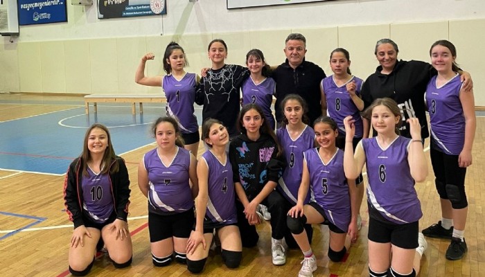 Gökçeada Ortaokul Namağlup Şampiyon Oldu