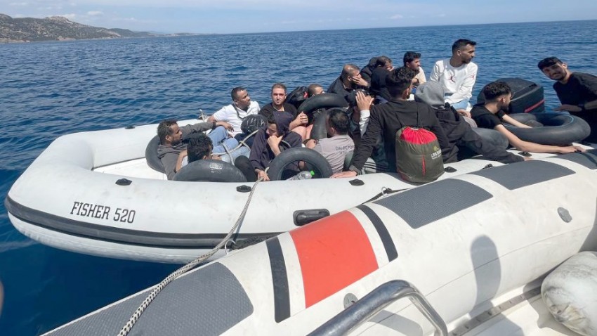 Ayvacık Açıklarında 18 Kaçak Göçmen Yakalandı
