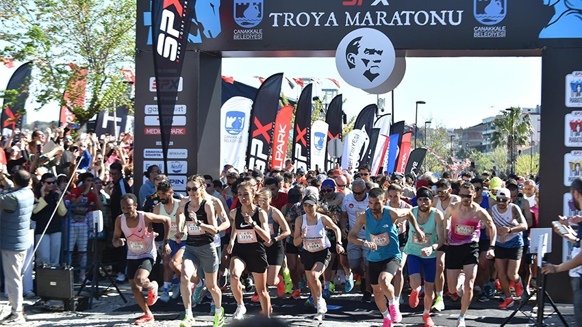 Troya Maratonu'nda 27 Ülkeden Binlerce Sporcu Koştu