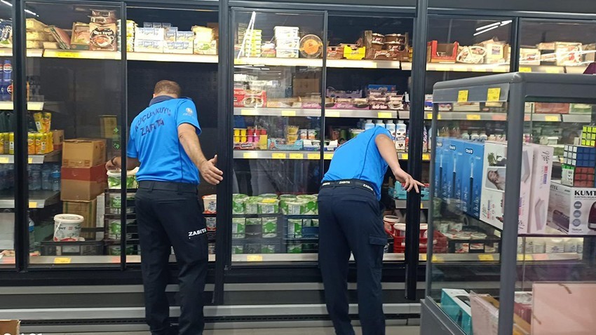 Küçükkuyu’da Zincir Marketlere Zabıta Denetimi