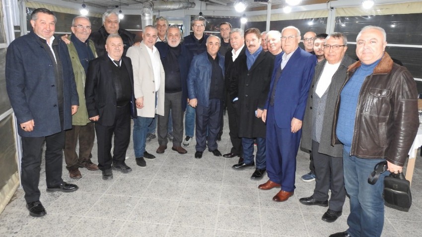 Doğru Yol Partisi’ne Gönül Verenler İftar Sofrasında Bir Araya Gelerek Geçmişi Yad Etti