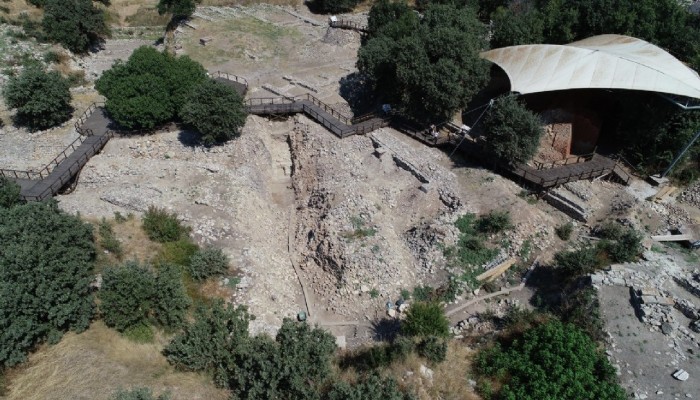 DR. ÖĞRETİM ÜYESİ MİTHAT ATABAY: ÇANAKKALE SAVAŞLARI KAHRAMANLARI, TROYA SAVAŞLARI’NDAKİ KAHRAMANLARIN MEZARLARINA SAYGI GÖSTERDİ
