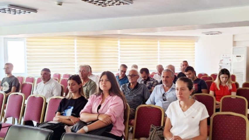 Üreticilere İyi Tarım Uygulaması Eğitimleri Veriliyor