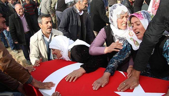Şehit korucular gözyaşlarıyla toprağa verildi