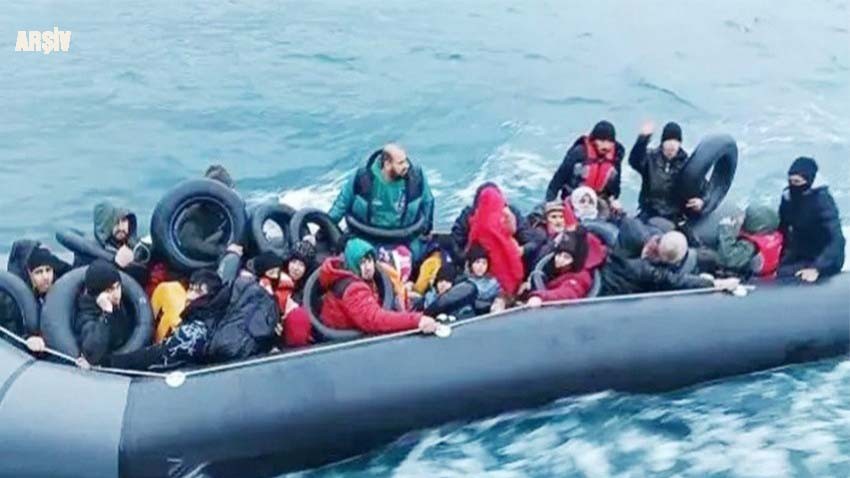 Yunanlılar tarafından denize itilen göçmenler kurtarıldı