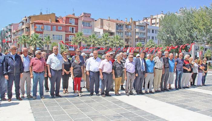 CHP'den 15 Temmuz şehitleri için çelenk