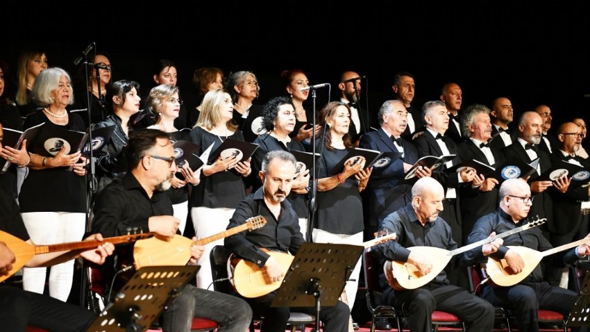 Çanakkale Belediyesi Türk Halk Müziği Korosu, Unutulmaz Bir Konserle Müzikseverleri Büyüledi