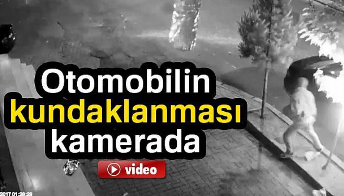 Otomobilin kundaklanması kameralara yansıdı