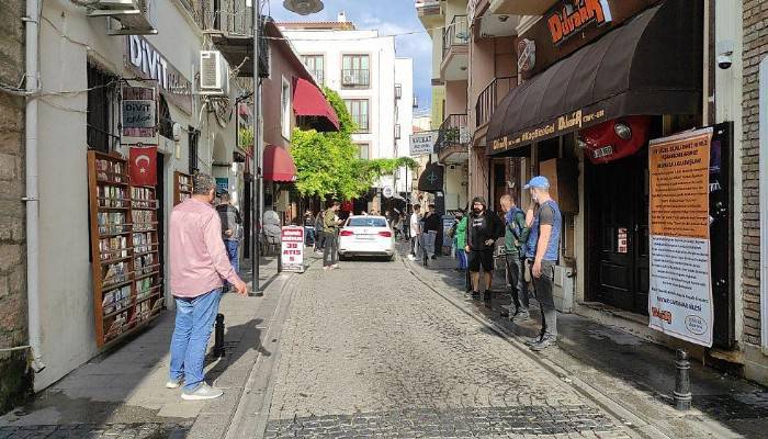 Çanakkale’de depremi hisseden vatandaşlar can havliyle sokaklara indi