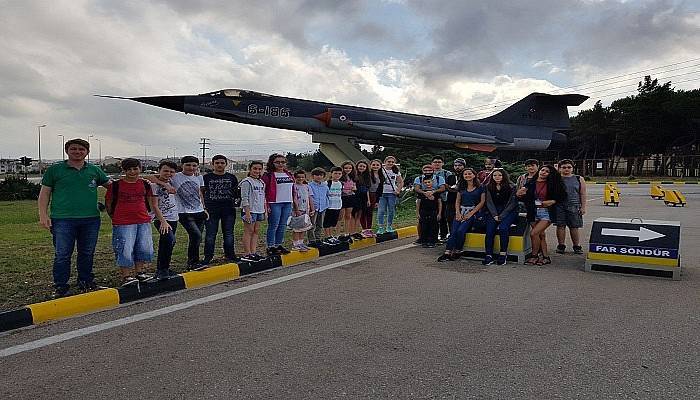 60 çocuk 6'ıncı Ana Jet Üstünde F-16 simülasyonuyla deneyim yaşadı
