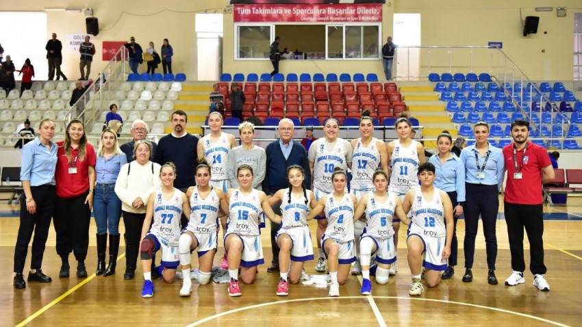 Çanakkale Belediyespor, Kadın Bölgesel Basketbol Ligi'nde Fırtına Gibi Esiyor