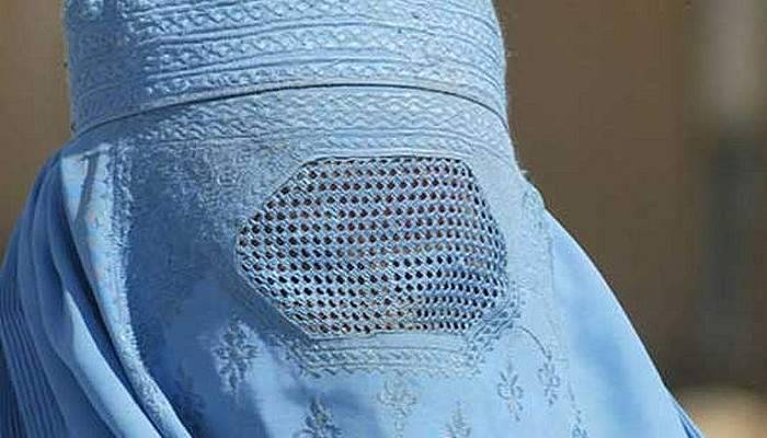 İsviçre burka ve peçeyi yasakladı