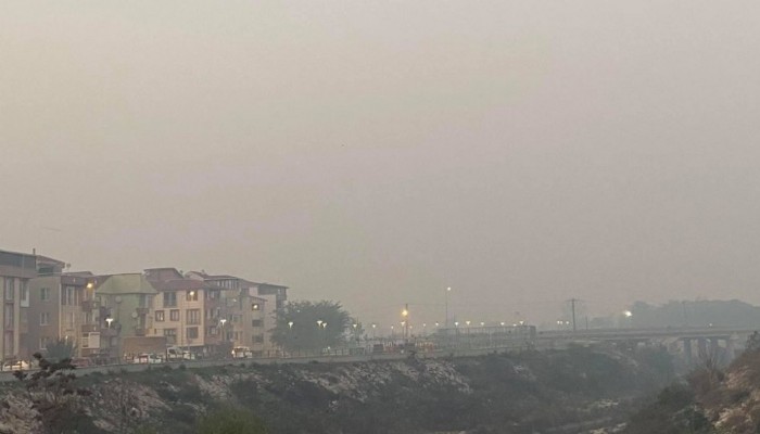BİGA'DA YAKILAN ANIZLAR İLÇEYİ DUMAN ALTINDA BIRAKTI