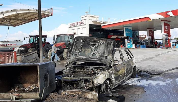 Benzinlikte Yanan Araba Yürekleri Ağıza Getirdi