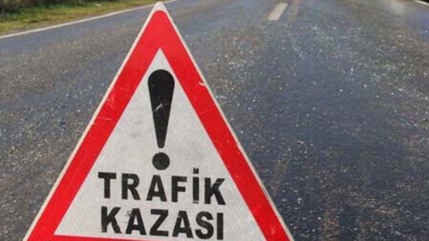 Minibüs ile traktör çarpıştı: 7 yaralı