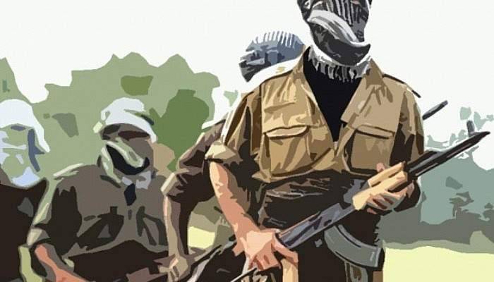 Teröristler iş makinelerini ateşe verdi