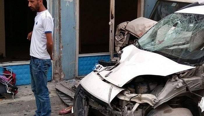 Kaldırıma çıkan araç, çocuk arabasına çarptı: 1 ölü, 4 yaralı