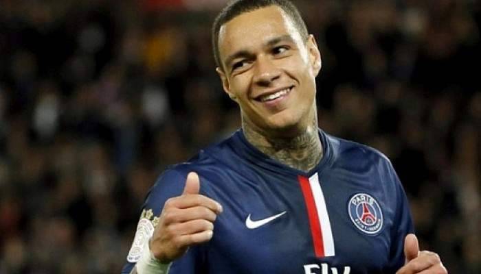 Fenerbahçe Van Der Wiel ile masaya oturdu