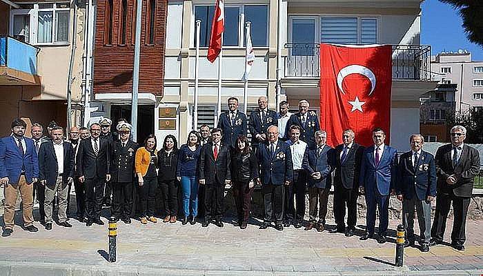  Vali Tavlı’ya Türkiye Muharip Gaziler Derneğini ziyaret etti. 