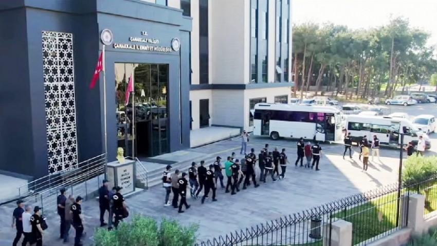 Çanakkale Merkezli Göçmen Kaçakçılığı Operasyonu: 23 Kişi Tutuklandı